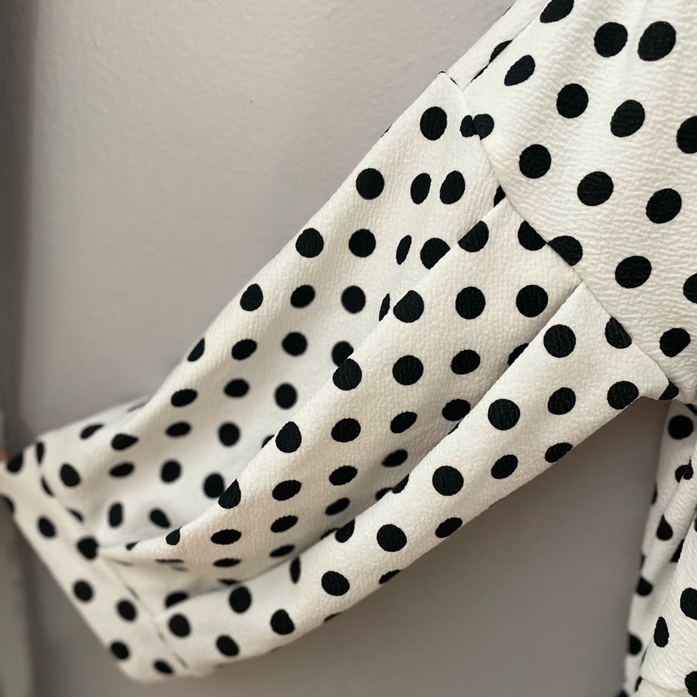 Boohoo White and Black Polka Dot Quarter Sleeve Midi Dress with Waist Tie - Picture 5 of 6